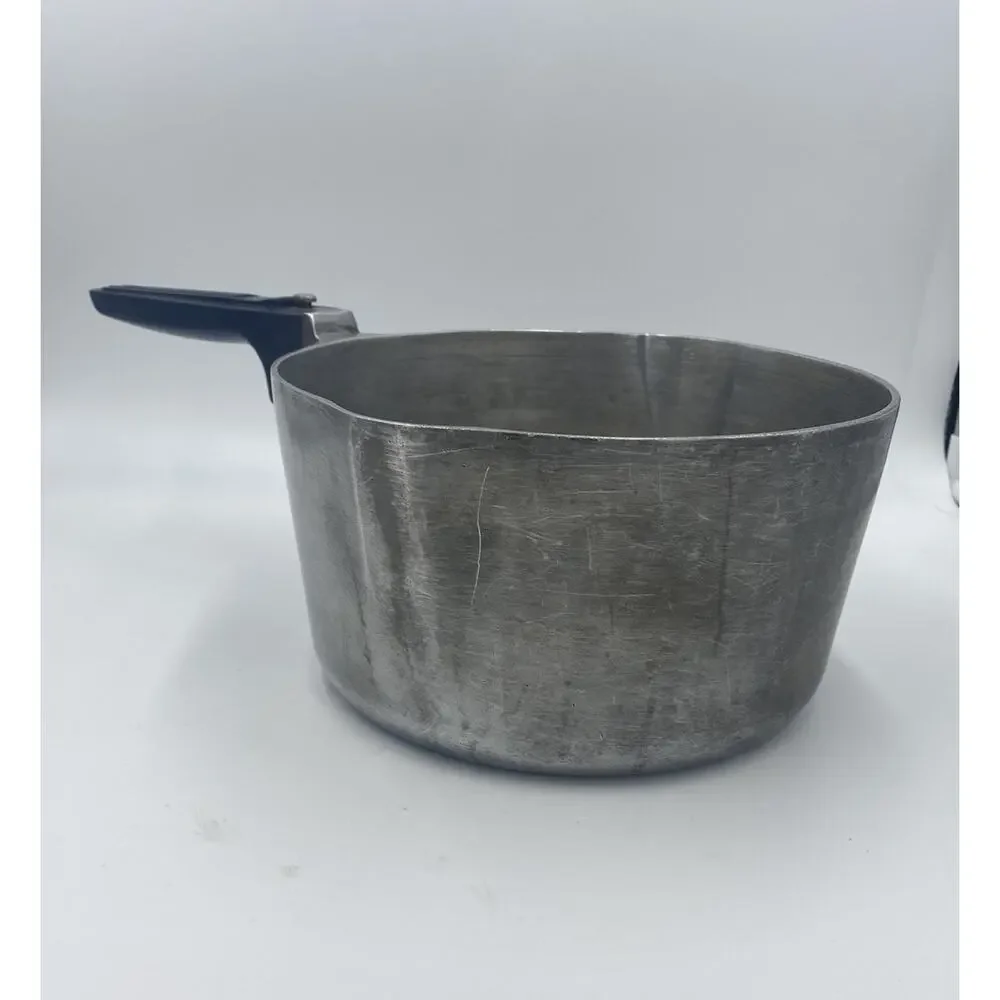 Vintage Wagner Ware MAGNALITE Dual Spout 4.5 Qt Sauce Pan Pot No Lid Cajun 4L